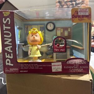 Peanuts Sally Brown In Her Elementary School Classroom Deluxe Playset NEW